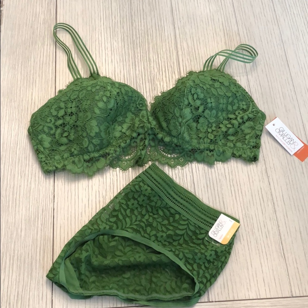 NWT Lace bralette & hipster set
